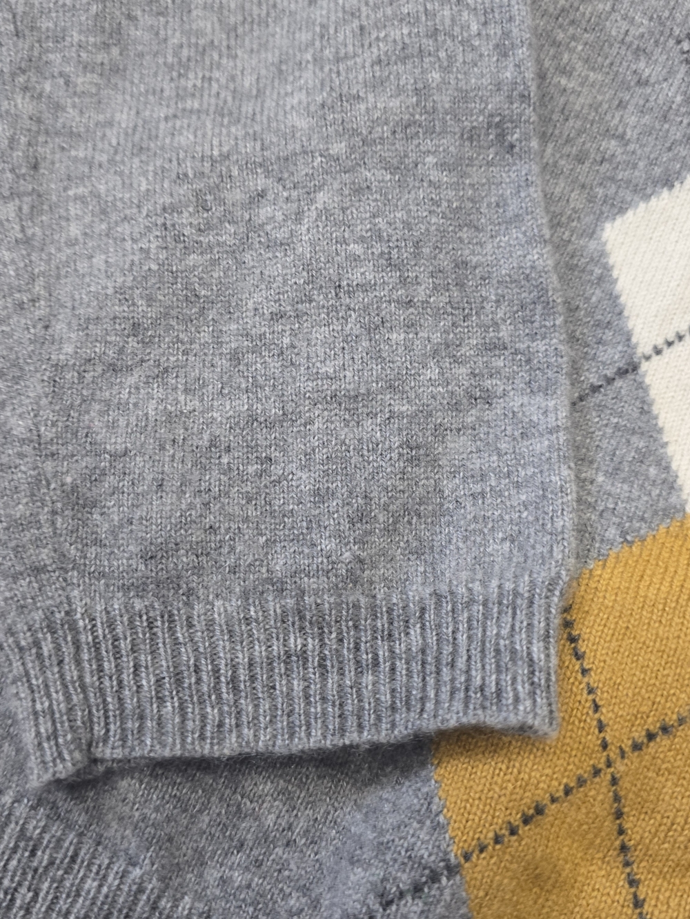 Women's Gray V-Neck Argyle Sweater with Mustard and Cream Diamonds, Cashmere - Picture 4 of 9